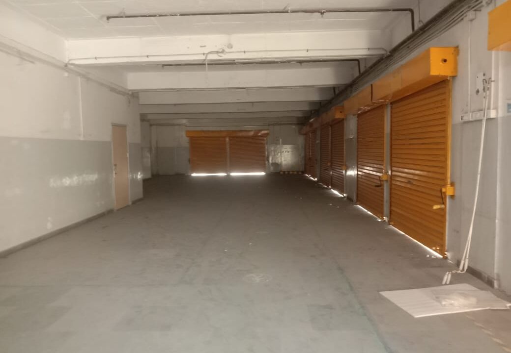 Warehouse with 7 loading docks