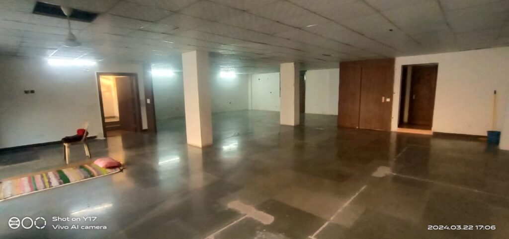 Godown space for lease in Okhla Phase 1 with easy truck access
